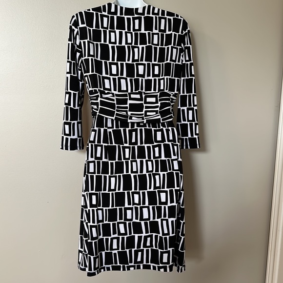 Black and white dress - Picture 4 of 5